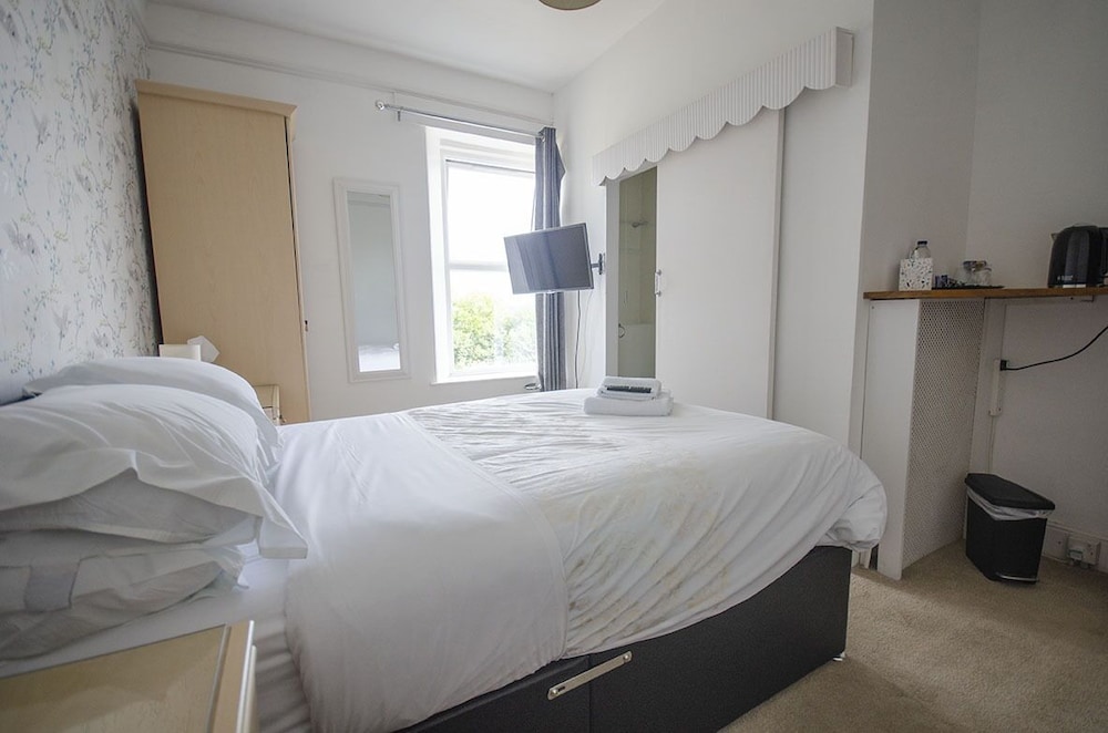 Headlands Guest House 12/25