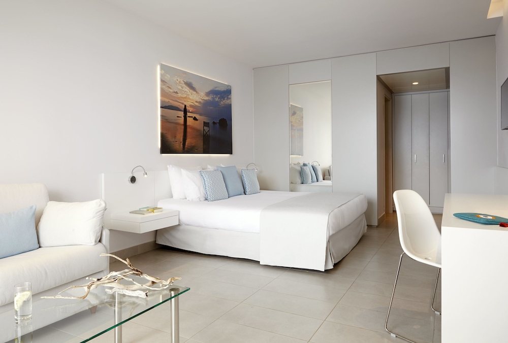 Deluxe, Double Bed, Sea Front, Pool Access