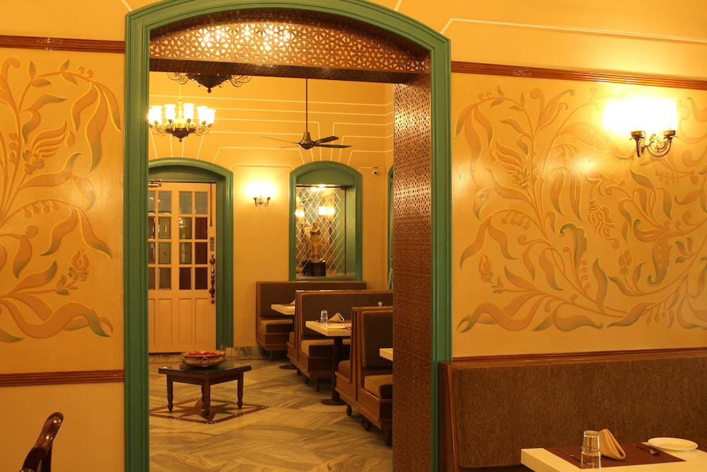 Surya Hotel 44/74