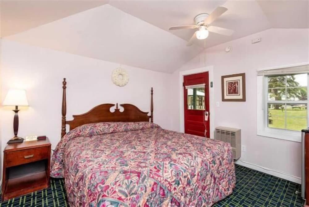Perrys Motel & Cottages Ltd 13/47