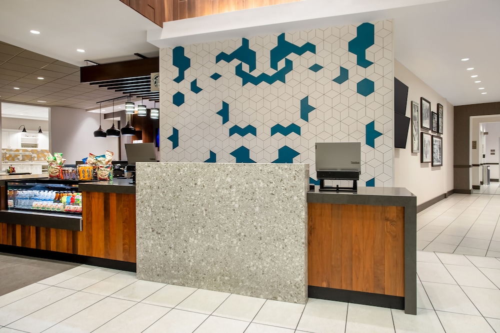 Hyatt Place Austin Airport 7/66
