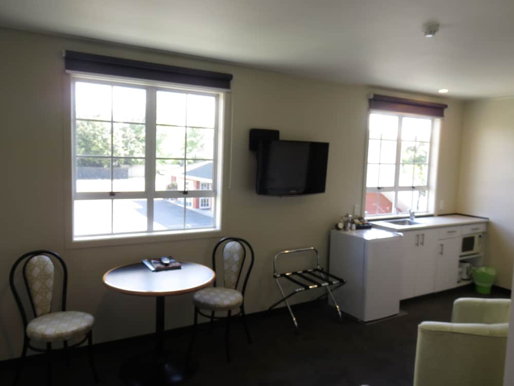 Admirals Motor Lodge 47/71