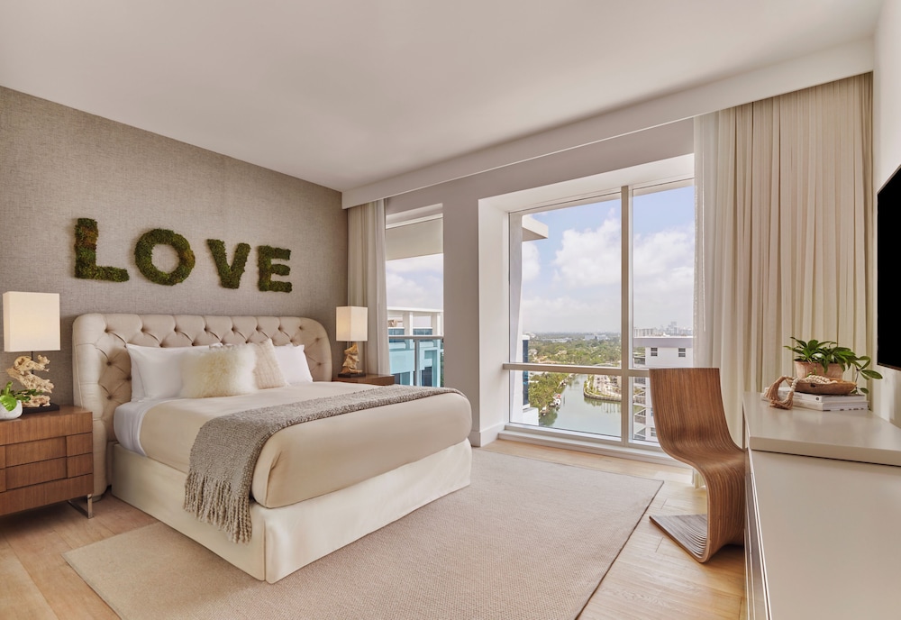 1 Hotel South Beach 24/71