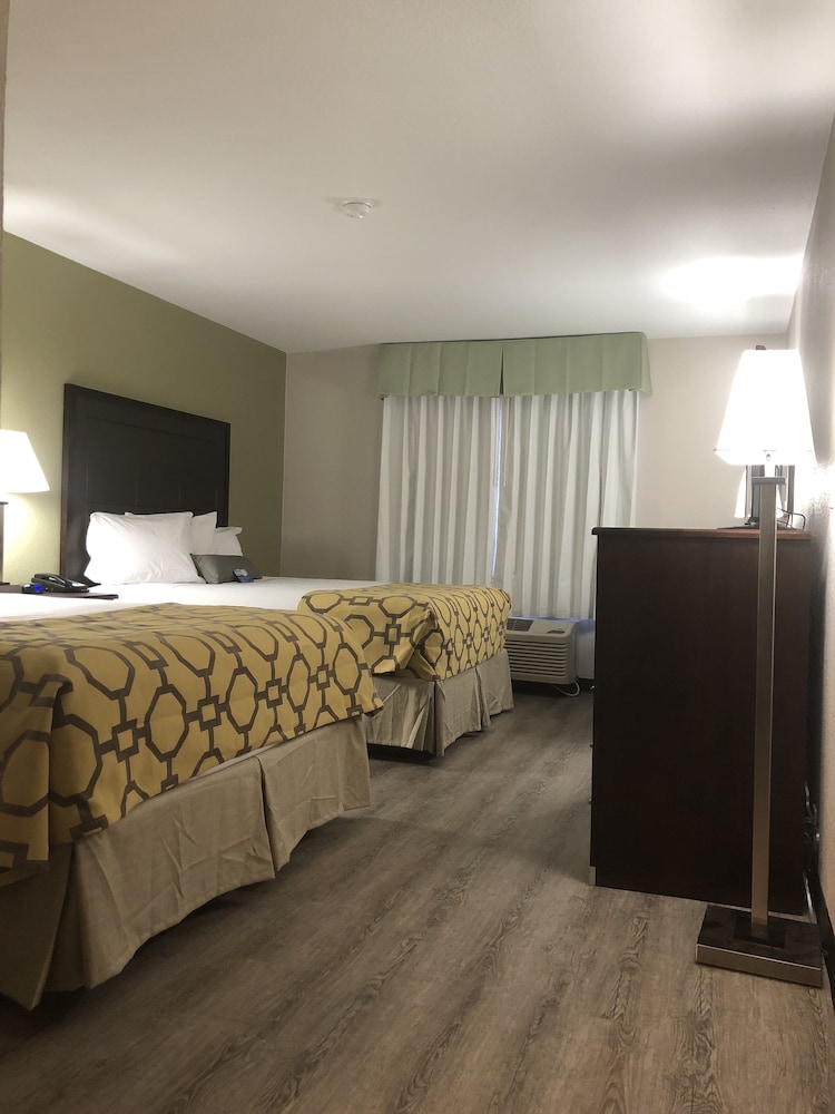 Baymont by Wyndham Phoenix I-10 near 51st Ave 22/55