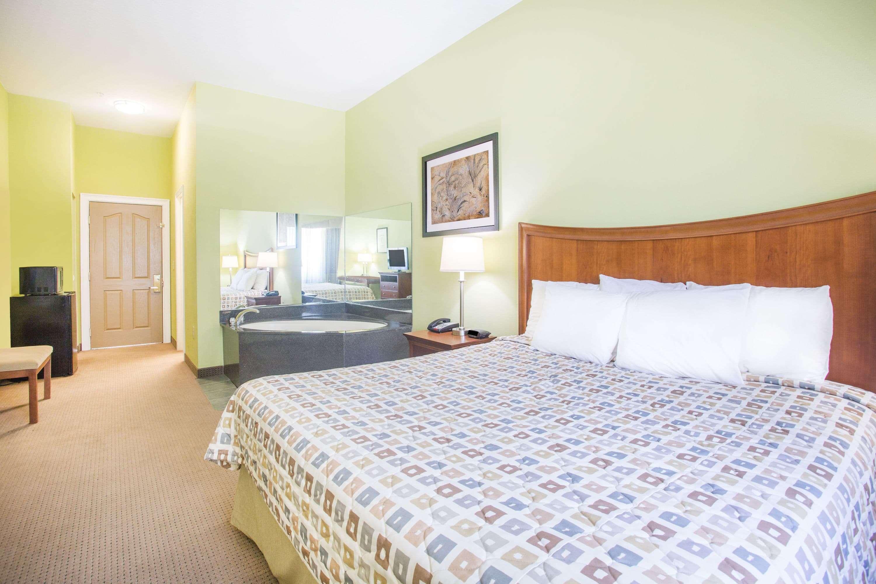 Days Inn & Suites by Wyndham Swainsboro 9/21