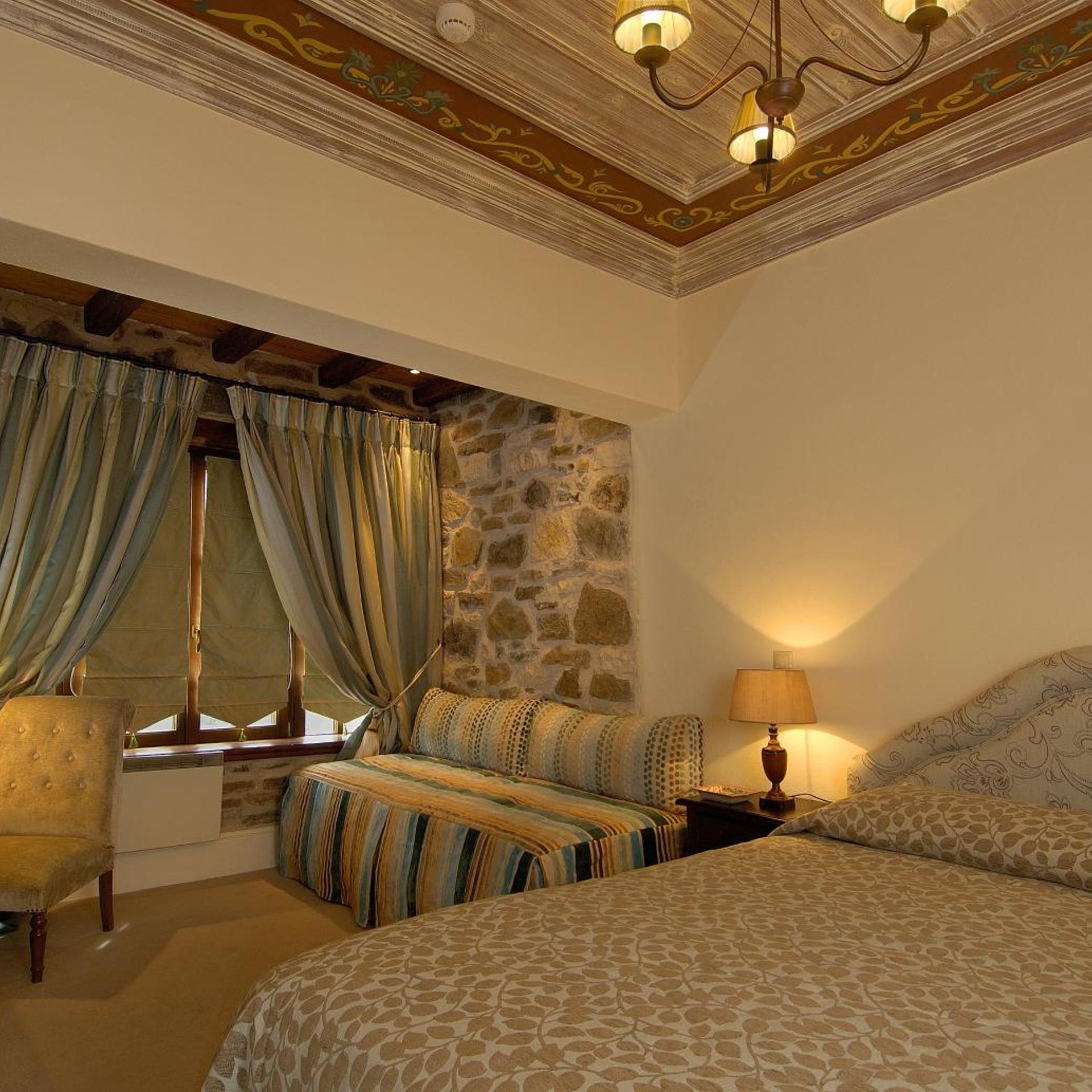 غرفة ثلاثية، Emotions Country Resort 2/4