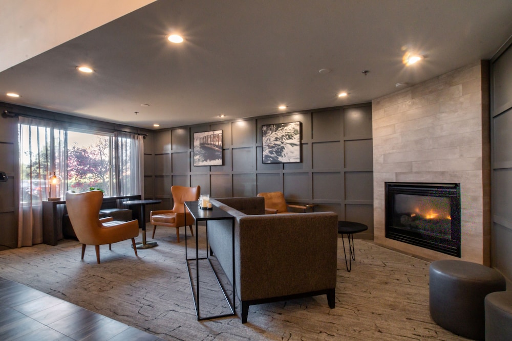 Oxford Suites Chico 33/56
