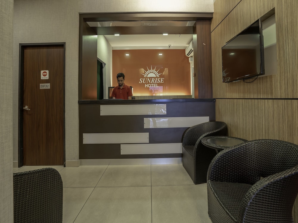 Sunrise Hotel 7/46