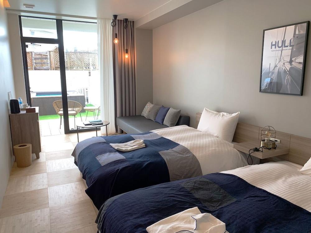 Garden, Twin Beds, Sofa