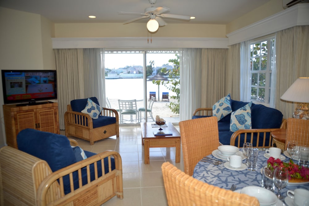 Sandyport Beaches Resort 39/77