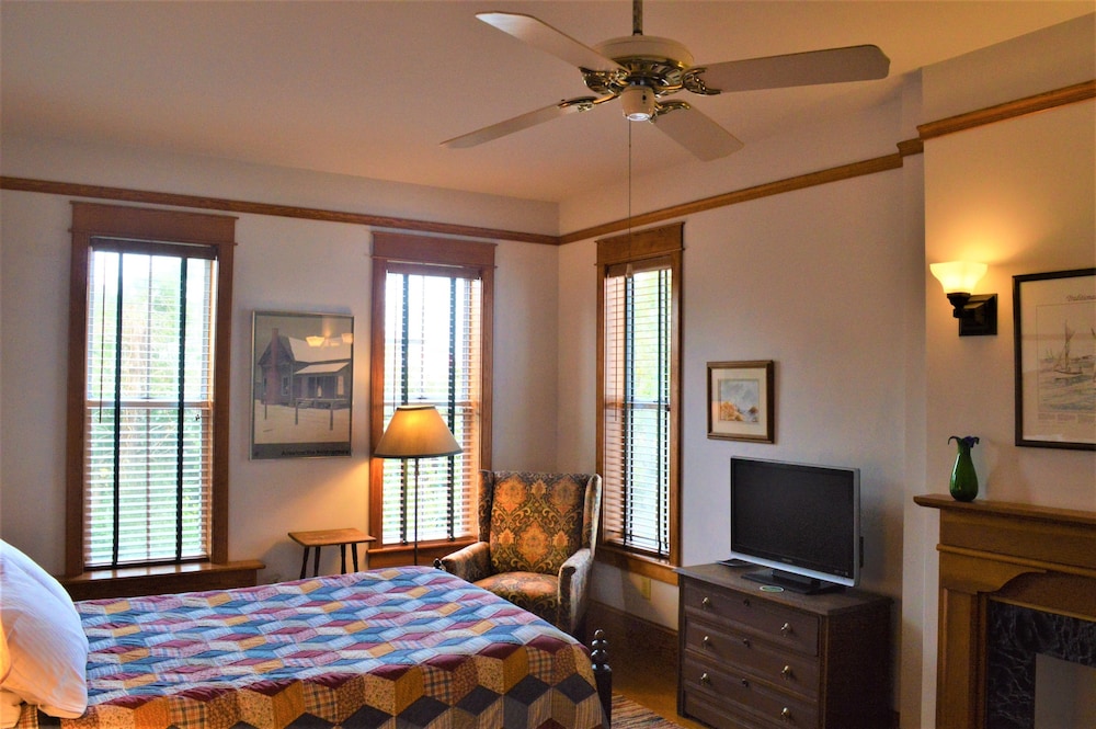 Roanoke Island Inn 21/50