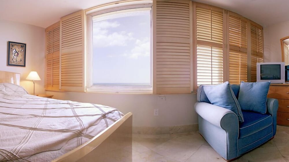 Ocean Manor Beach Resort 36/53
