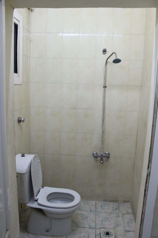 شقة بسرير مزدوج وسريرين منفصلين بغرفتي نوم، العييري للوحدات السكنية 3(Al Eairy Furnished Apartments - Al Bahah 3) 8/9
