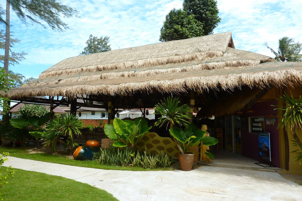 Lanta Castaway Beach Resort in KOH LANTA