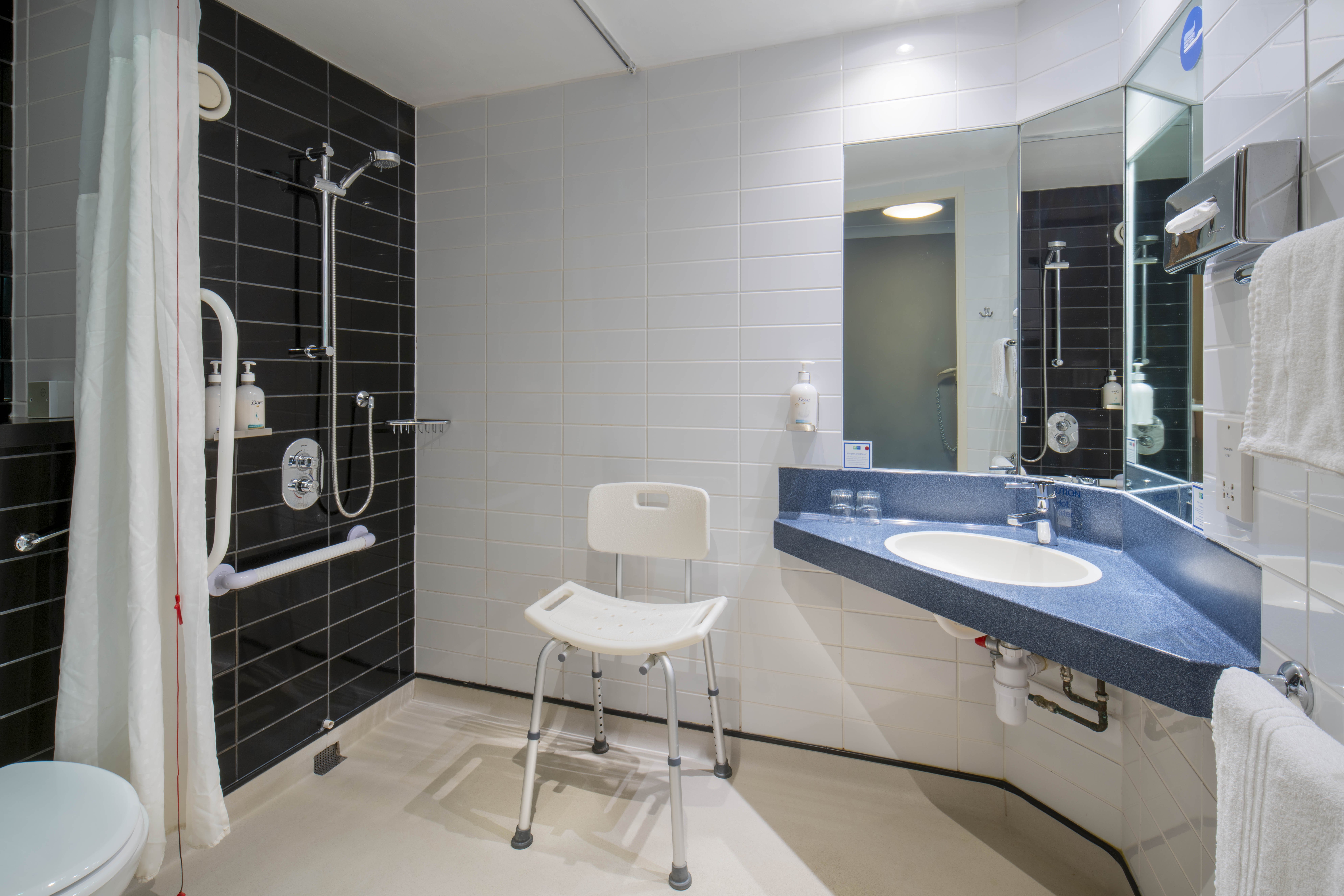 HOLIDAY INN EXPRESS YORK 69/72