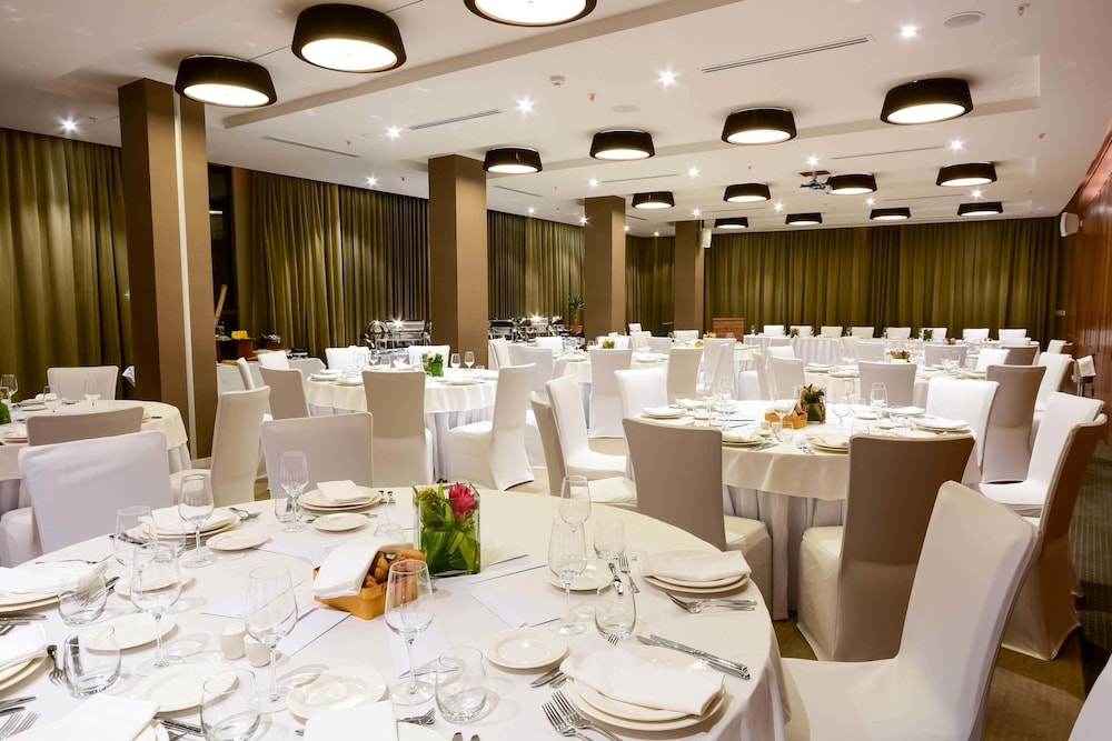 Hotel 2 Fevrier Lome 68/73