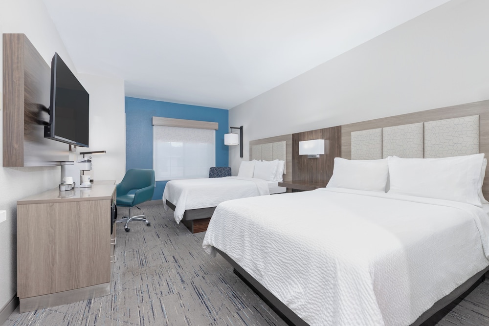 Standard, 2 Queen Beds, Accessible, Holiday Inn Express And Suites Granbury 3/6