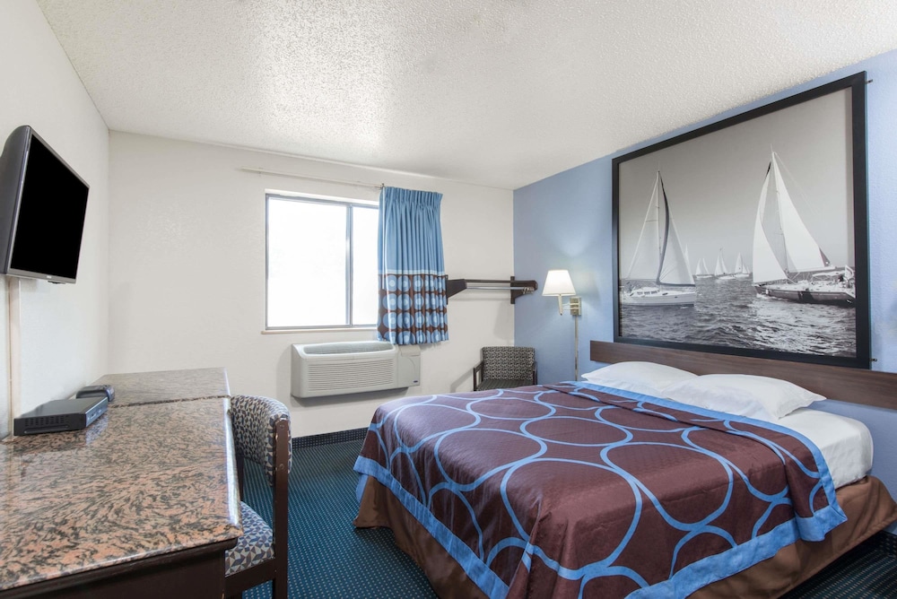 Super 8 By Wyndham New Castle 9/26