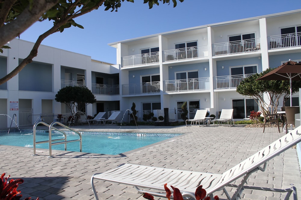 Lotus Boutique Inn Suites 51/57