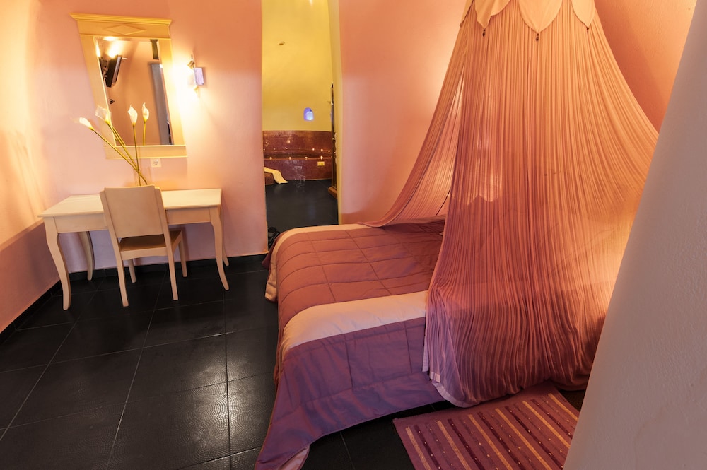 Aroma Suites 33/65
