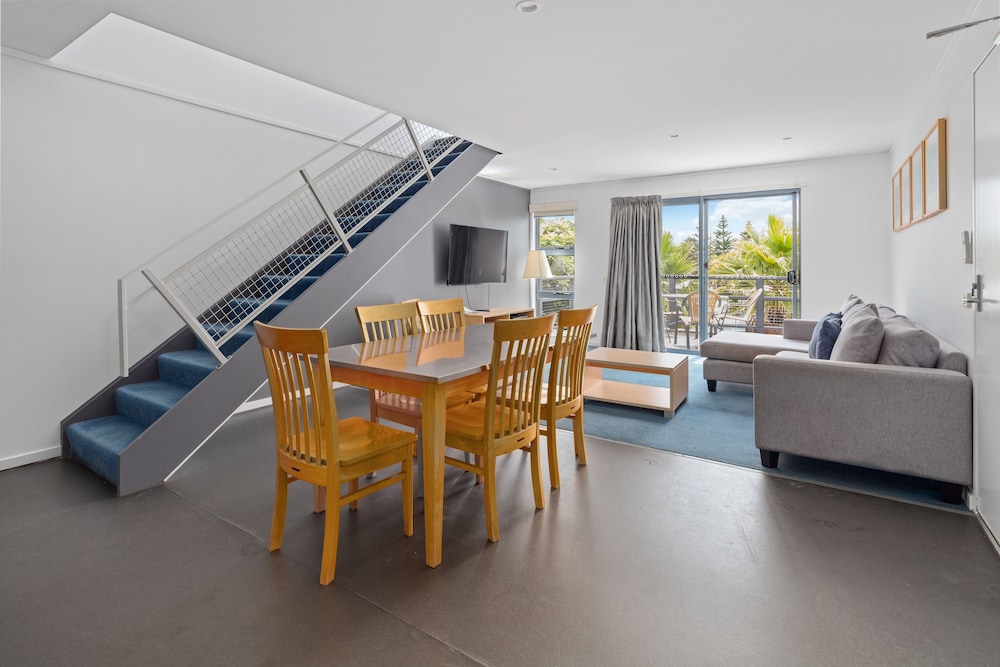 Corrigans Cove 36/42