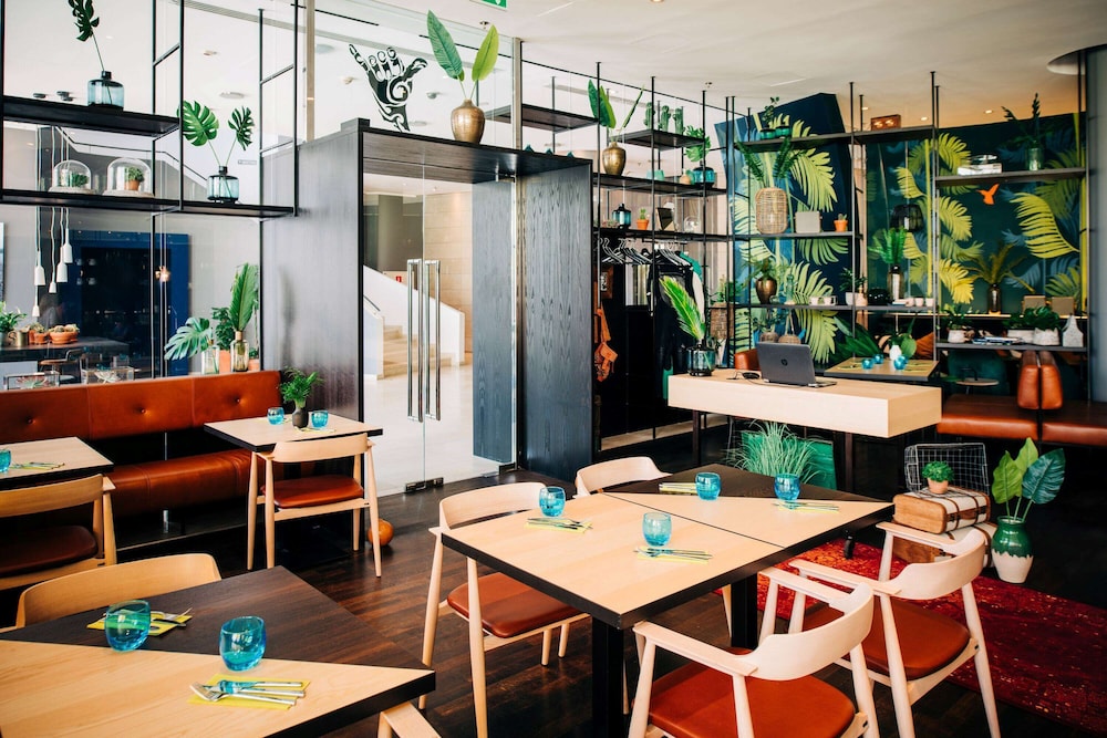 restaurant cafeteria