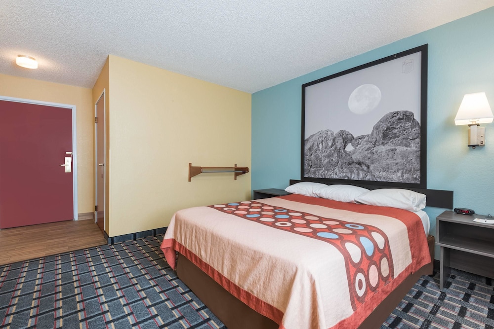Super 8 by Wyndham Henderson North East Denver 12/26