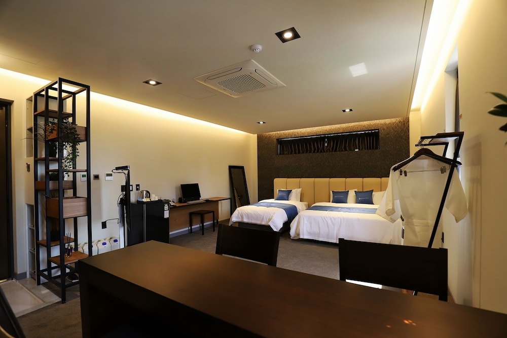 Hotel Bentley 33/57