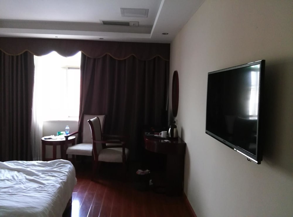 Greentree Inn Guangzhou Chimelong Paradise Yuangang Metro Station Hotel 8/26