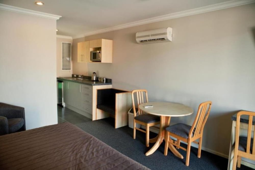 Grove Park Motor Lodge 55/74