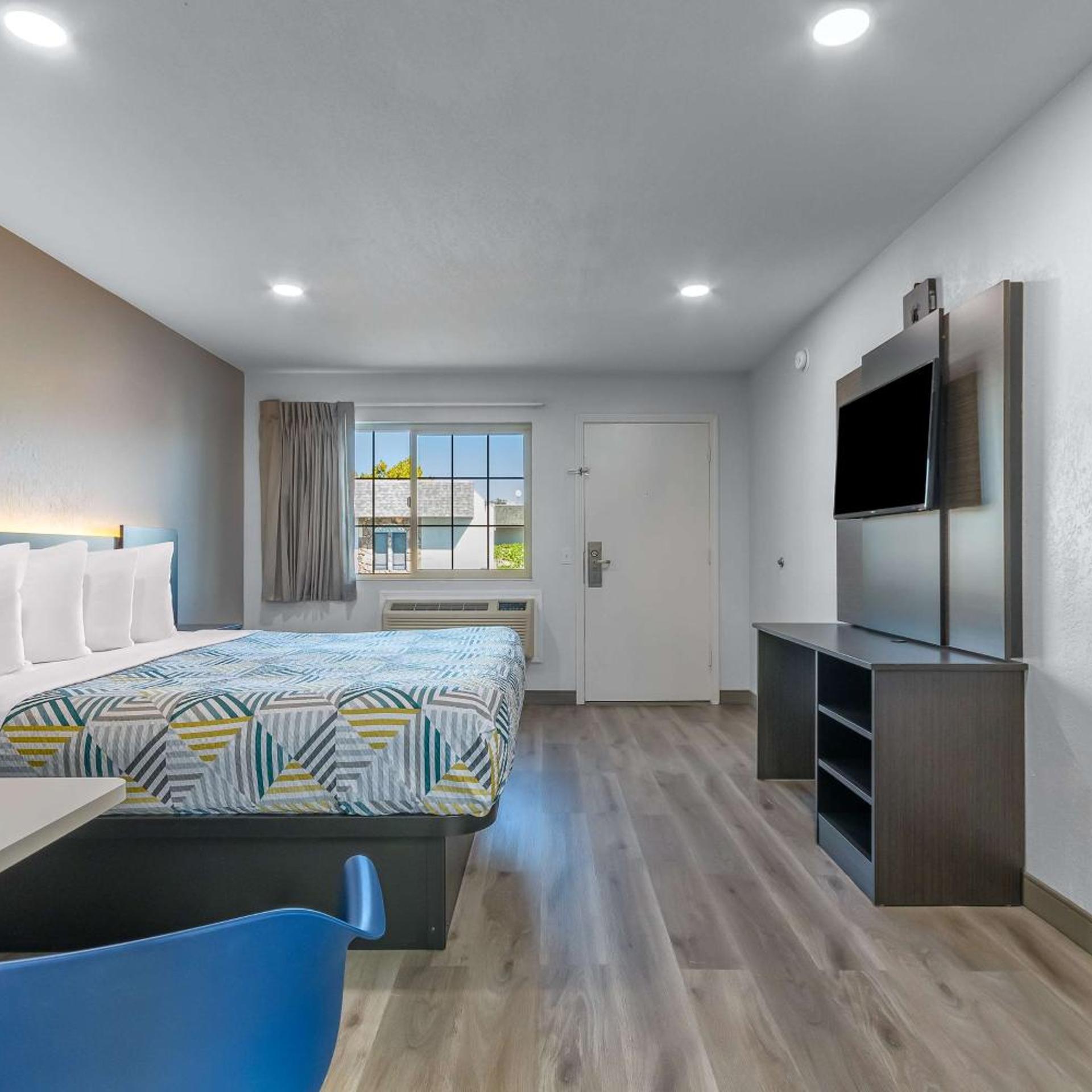 غرفة بسرير كينج، Motel6 Willows, CA 2/6