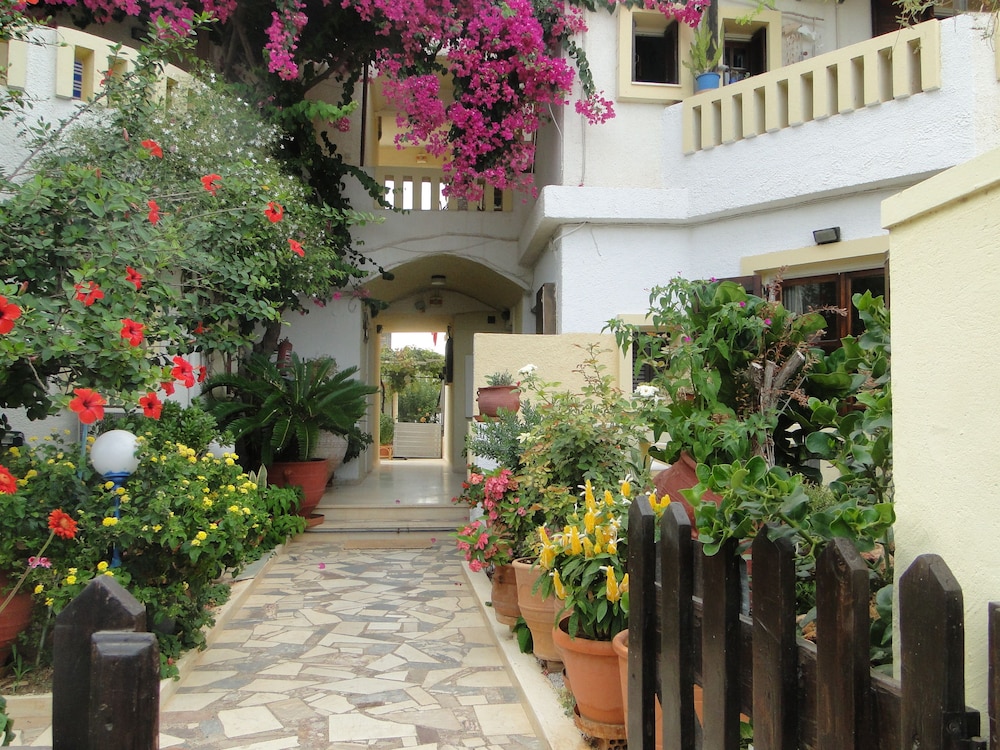 Paradise Inn 25/27