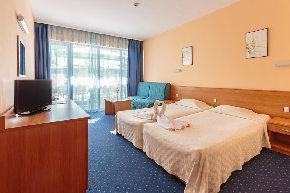 Aquamarine Hotel 46/68