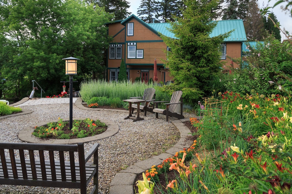 Lake Pointe Inn 40/50