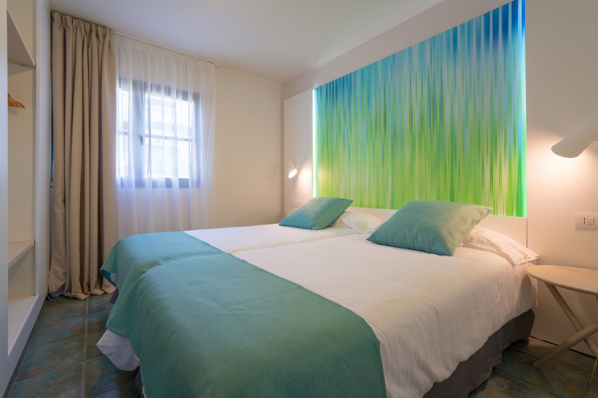 ROOM, SINGLE, DOUBLE BED