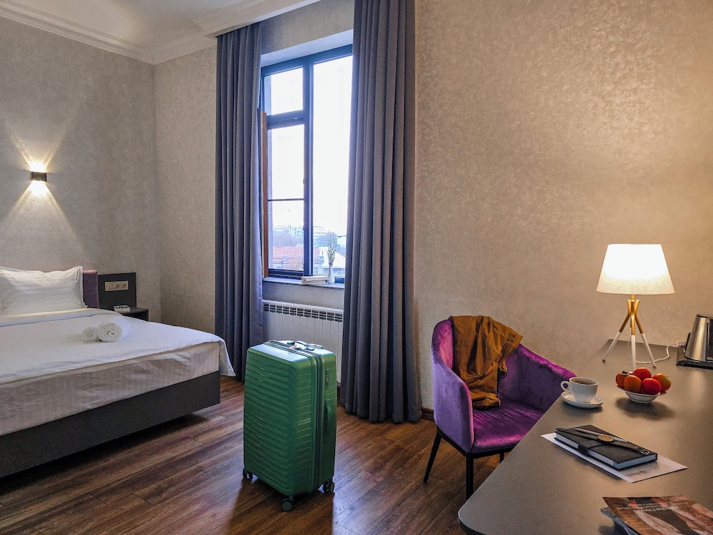 Parklane Hotel 22/44