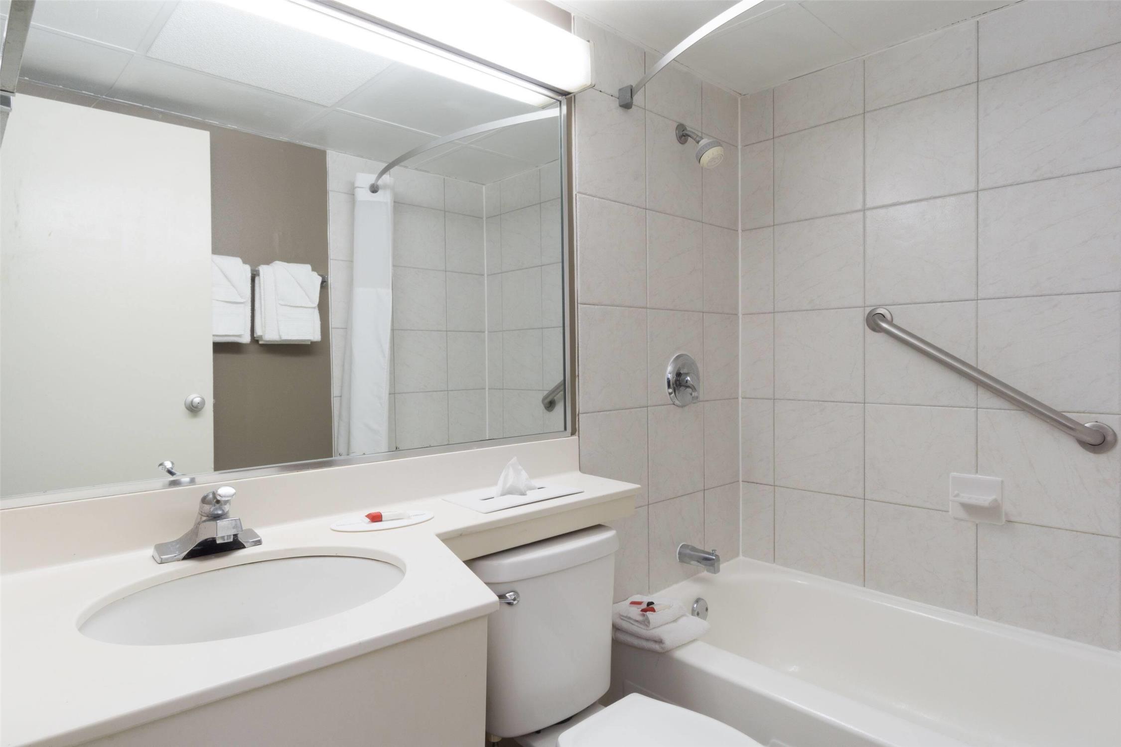 Days Inn by Wyndham Columbus East Airport 21/22