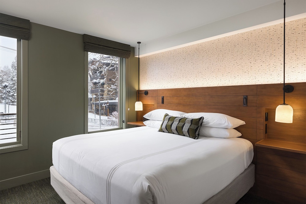 1 Bedroom, Suite, King Bed, Queen Murphy Bed
