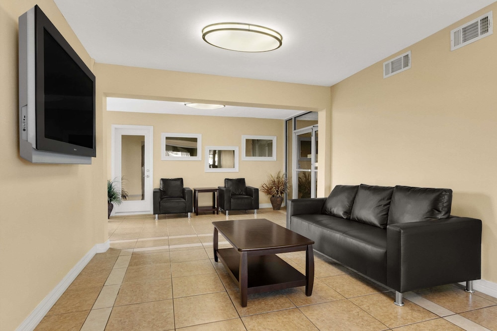 Super 8 By Wyndham Fort Worth Tx 8/13