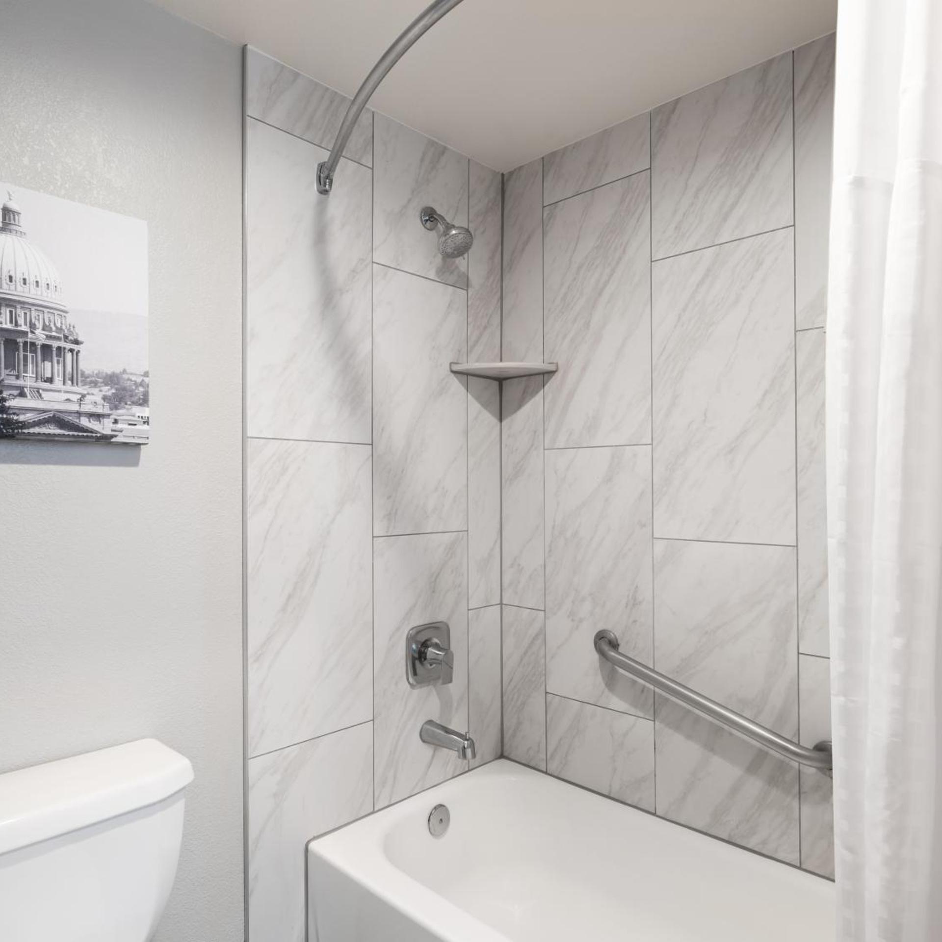 غرفة بسرير كينج بحوض جاكوزي، La Quinta Inn And Suites By Wyndham Pocatello 5/9