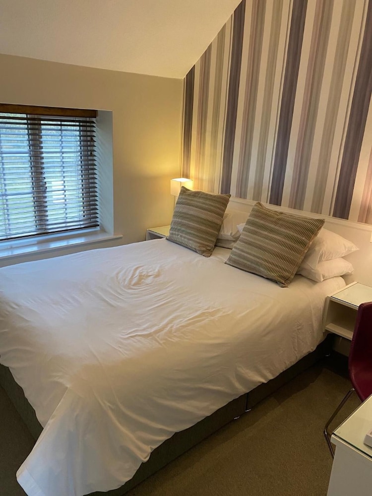 Manor Court Hotel 9/46