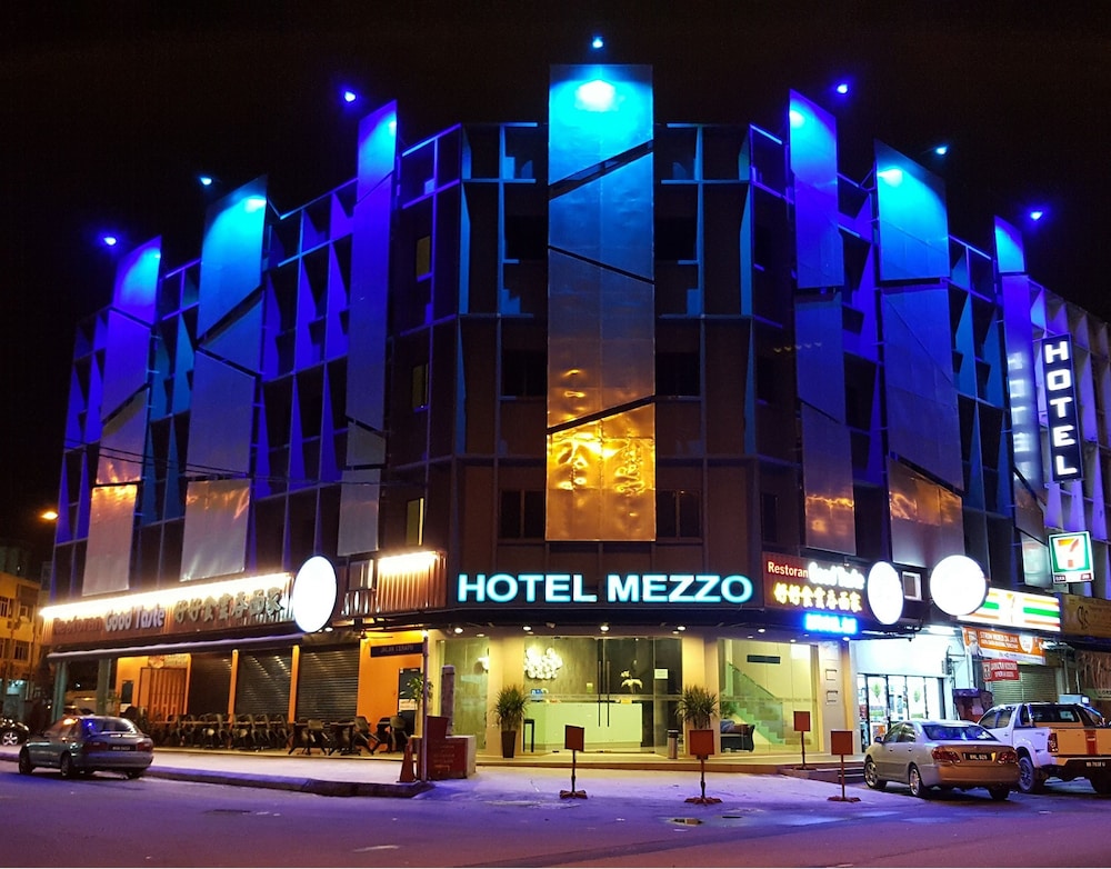 Hotel Mezzo 8/63