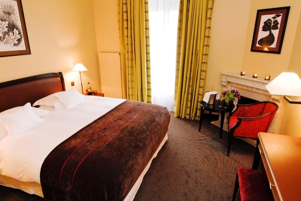 CLASSIC, DOUBLE OR TWIN BED