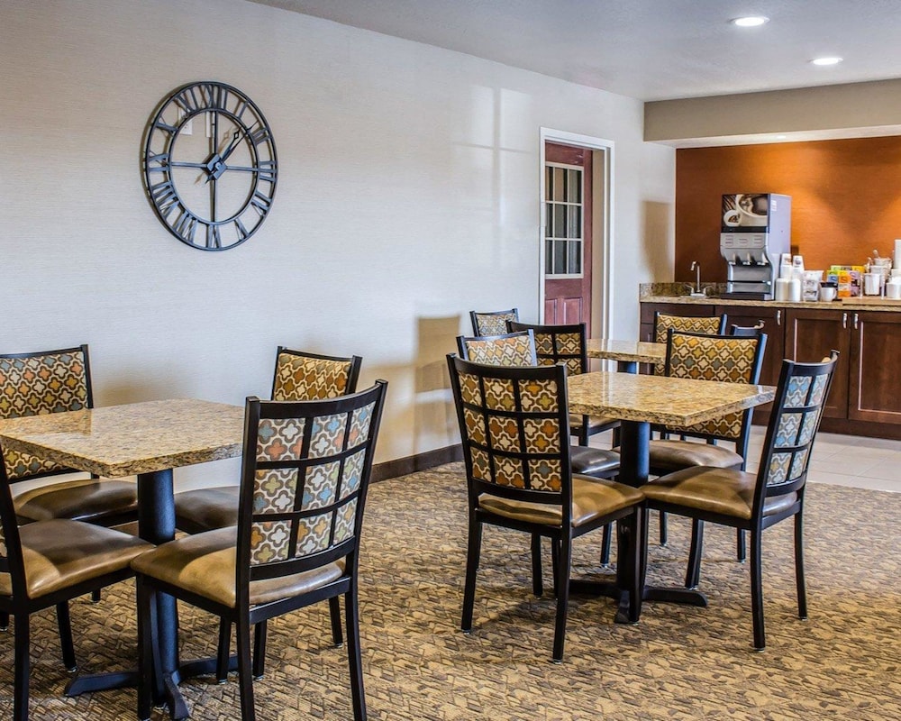 MainStay Suites Coralville - Iowa City 32/38