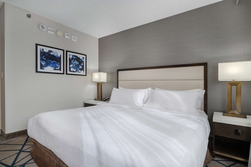 Embassy Suites by Hilton Seattle Bellevue 16/76