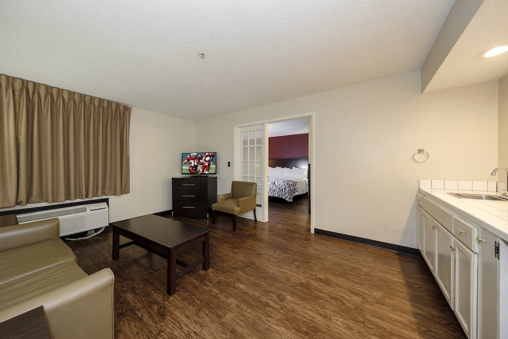 Red Roof Inn & Suites Savannah Airport 22/36