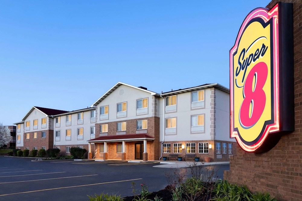 Super 8 by Wyndham Akron S/Green/Uniontown OH 1/57