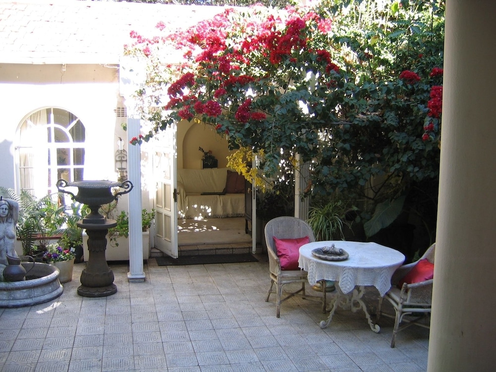 Villa Victoria Executive Guest House 24/26