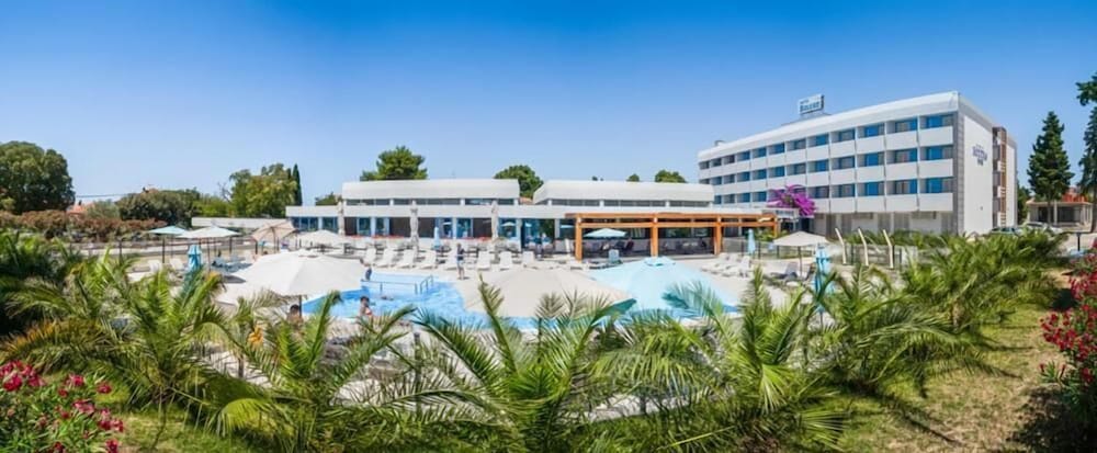 Hotel Bolero 4/50