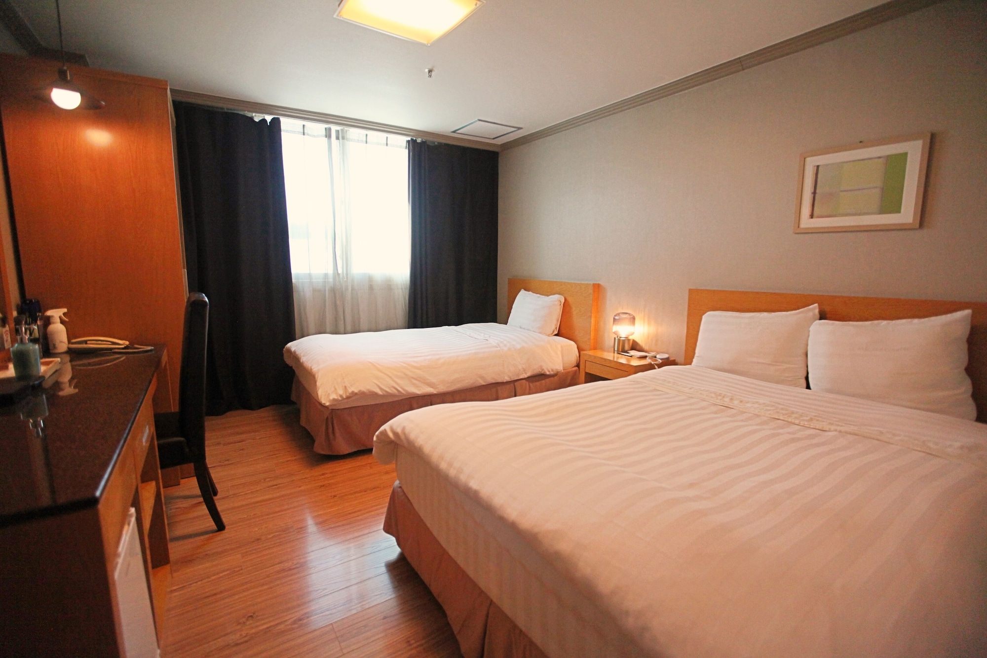 DELUXE, TWIN BEDS